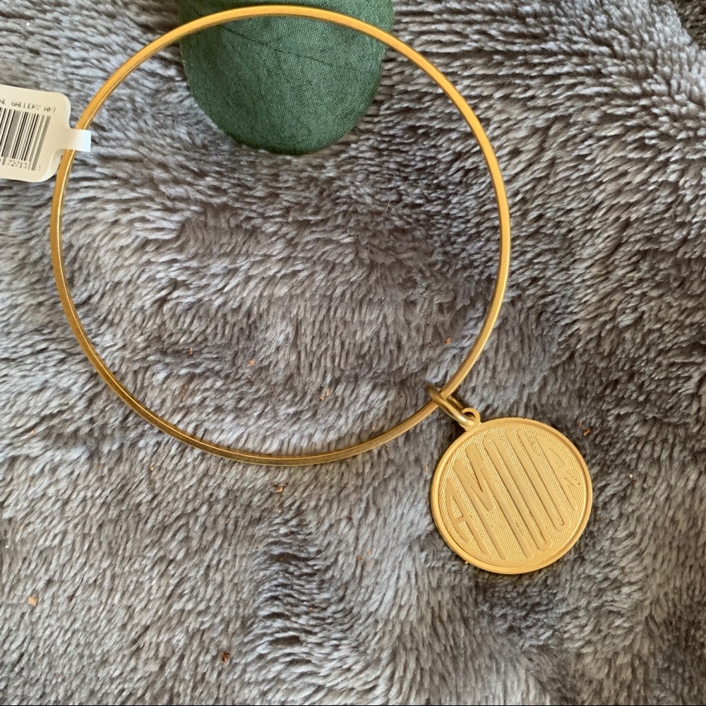 *NEW* Gold Amour Charm Bracelet